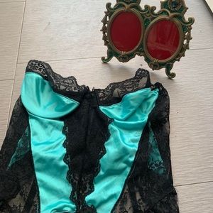 Sexy satin blue lace bustier. Strapless. 💙💙